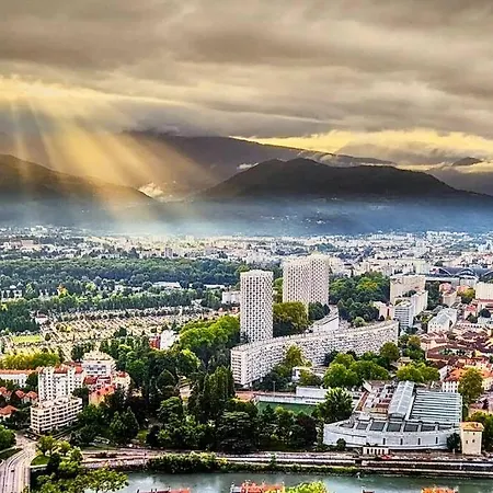 Magnifique T2 Refait A Neuf - Calme & Equipe Avec Parking Apartment